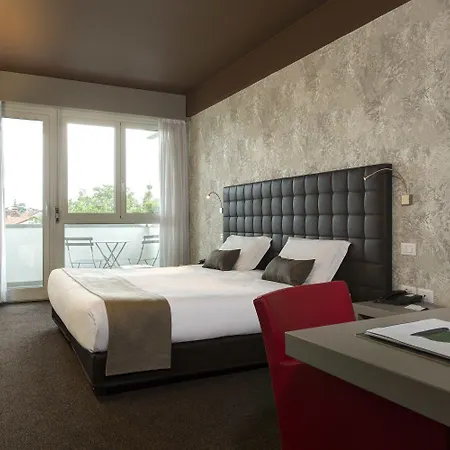 Western Continental 4*