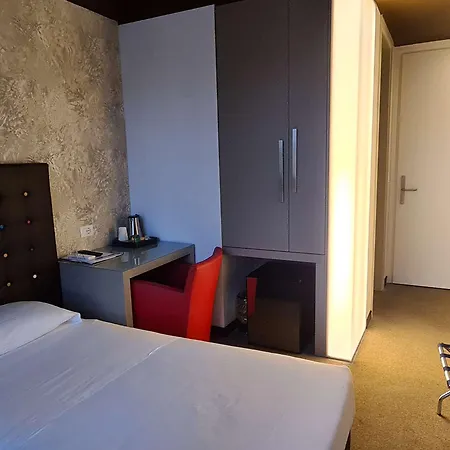 Western Continental 4*