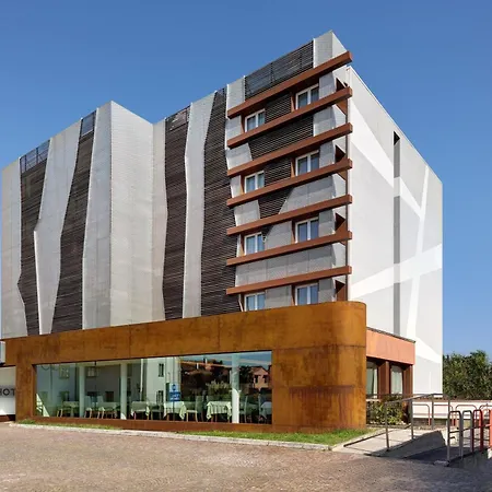 Western Continental 4*