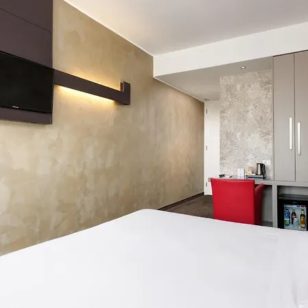 Western Continental 4*