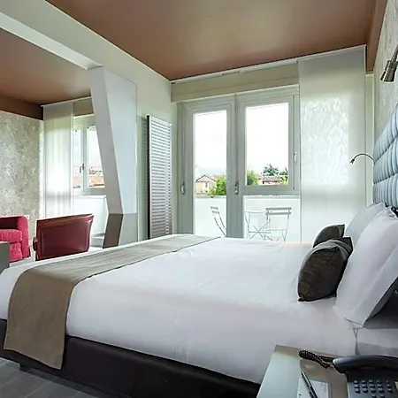 Western Continental Hotel 4*