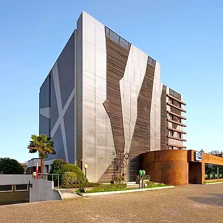 Western Continental Hotel 4*