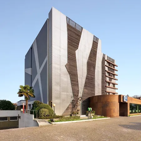 Western Continental Hotel 4*