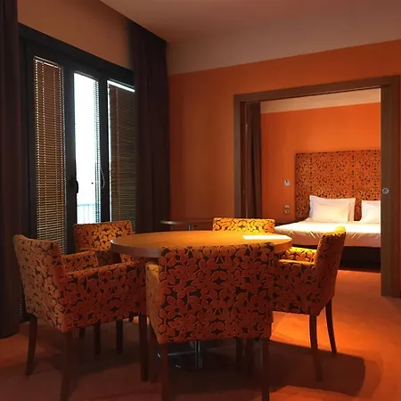 Western Continental 4*