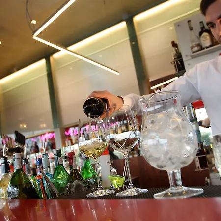 Western Continental Otel