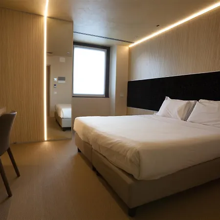 Western Continental Otel