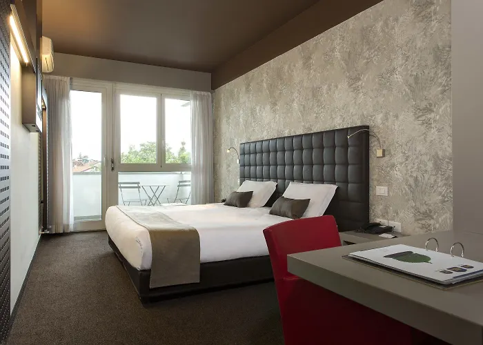 Western Continental 4*